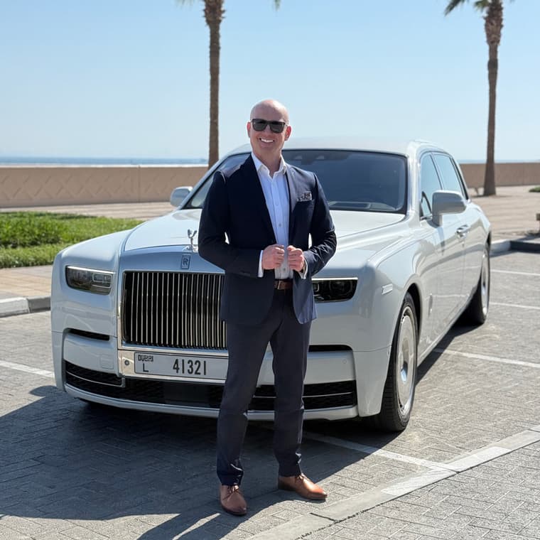 dr Paweł Skalski przy Rolls-Royce